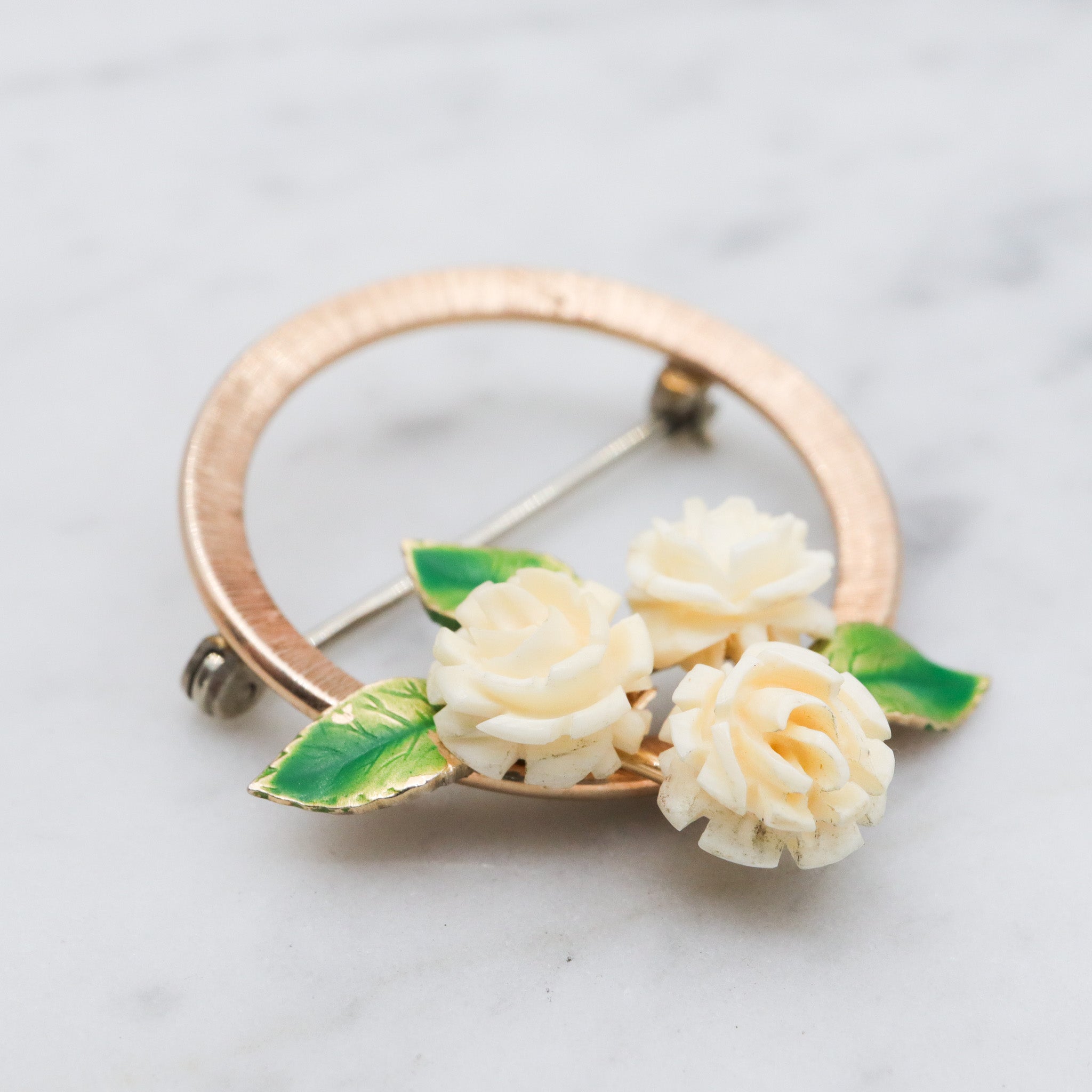 Retro Krementz gold plated circle wreath brooch with white roses